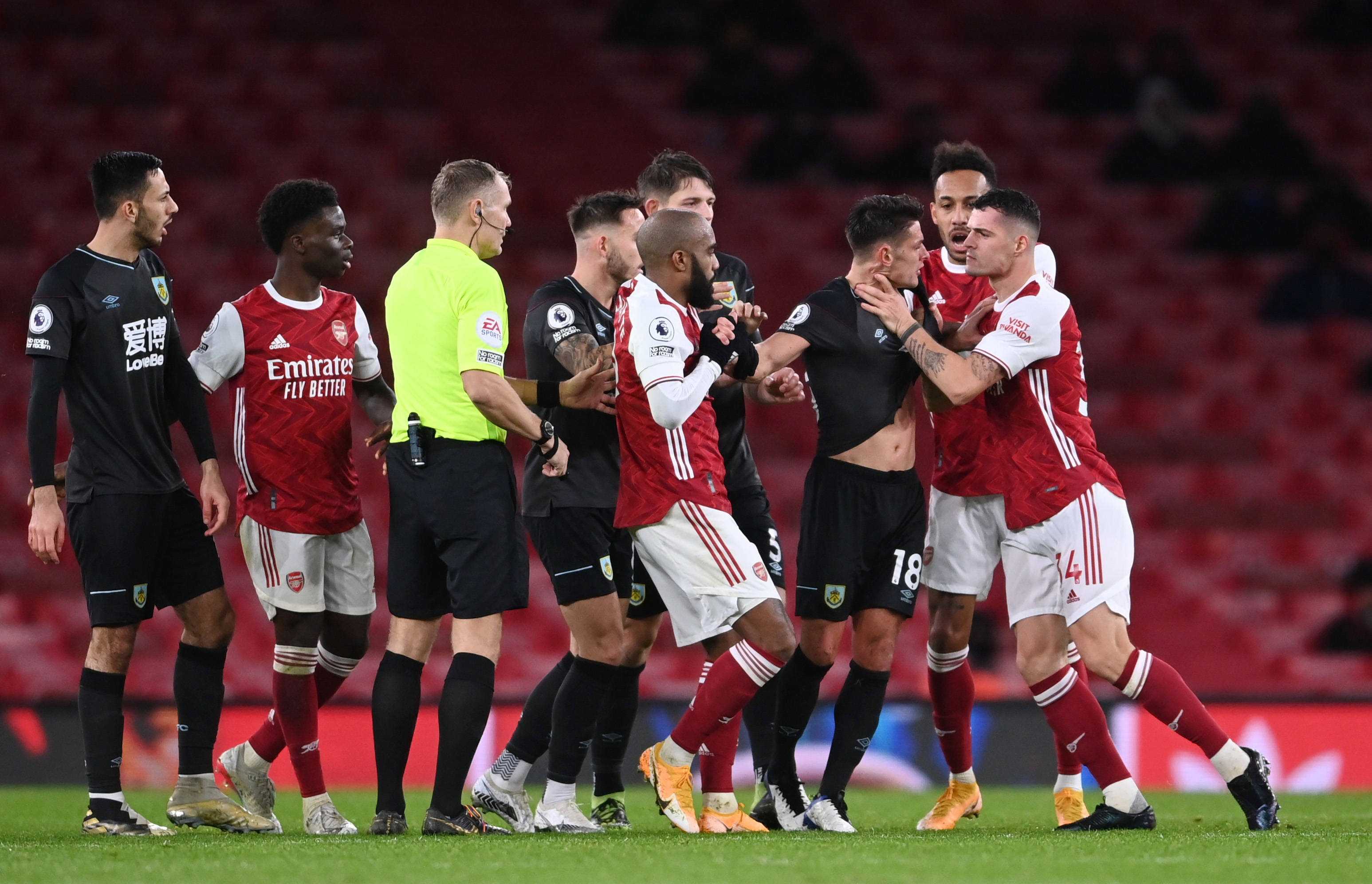 对手施加压 对手施加压